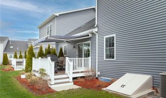 3 Bailey Brook Ct, Middletown, RI 02842