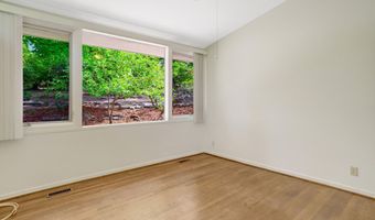 7413 REBECCA Dr, Alexandria, VA 22307