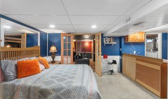 64 Deerfield Dr, Warwick, RI 02886
