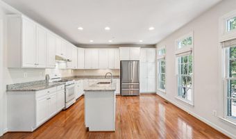 817 OAK KNOLL Ter, Rockville, MD 20850