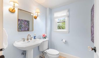 11 Harbour Rd, Barrington, RI 02806