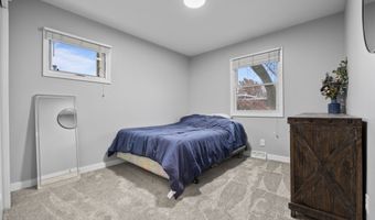 108 12th Ave SW, Altoona, IA 50009