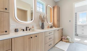 1801 Golfview Dr, Auburn, IN 46706