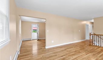 21 Reardon Dr, Middletown, RI 02842