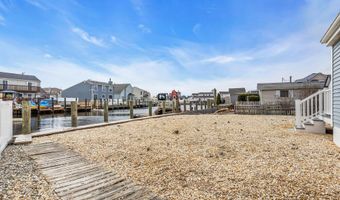 3 Drake Dr, Bayville, NJ 08721