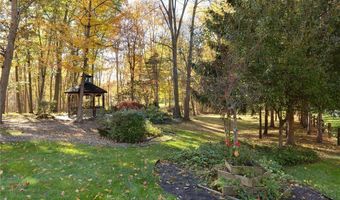 200 Greentree Cir, Aurora, OH 44202