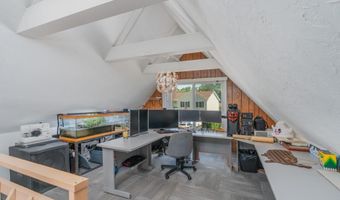 76 Midvale Ave, Cranston, RI 02920