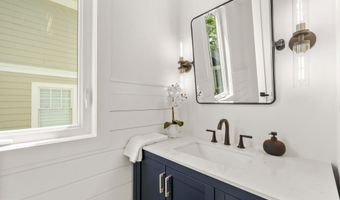 1905 N TAYLOR St, Arlington, VA 22207