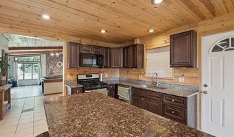 583 Market St, Algonac, MI 48001