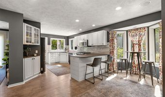 9820 Snow Pointe Dr SE, Alto, MI 49302