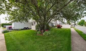 19 Buchanan Ave, Amity Harbor, NY 11701
