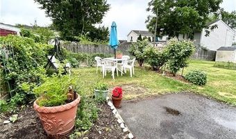 302 State St, Bristol, RI 02809