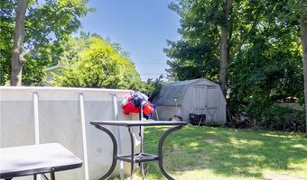 94 Waverly St, Warwick, RI 02889