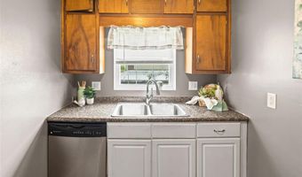 2405 Woodcrest Dr, Alton, IL 62002