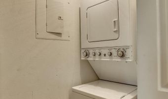 3305 WYNDHAM Cir 353, Alexandria, VA 22302