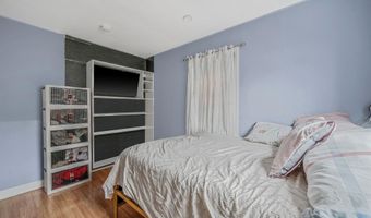 26 Smith St, Amityville, NY 11701