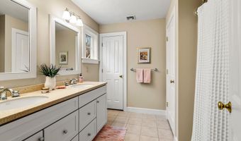17 Canterbury Ln, Bedford, NH 03110