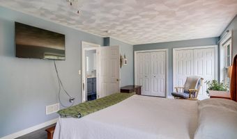 8 Royal Ln, Raymond, NH 03077