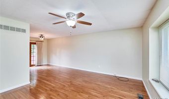 241 Valleyoak Ct, Ballwin, MO 63021