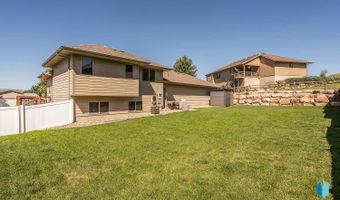 808 N Quartz Ave, Brandon, SD 57005