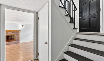 10 Meadowbrook Rd, Auburn, MA 01501