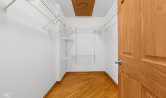 1017 E Red Oak St, Addison, IL 60101