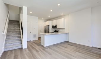2004 S Haleyville Way, Aurora, CO 80018