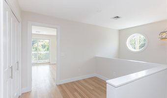 10 Mount Hope Ave, Portsmouth, RI 02871