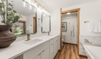 8473 E Apache Trl, Athol, ID 83801