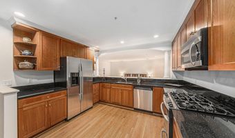 140 Ashley Mews Dr, Ann Arbor, MI 48104