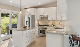 9821 BETTEKER Ln, Potomac, MD 20854