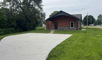 121 N 9th St, Albia, IA 52531