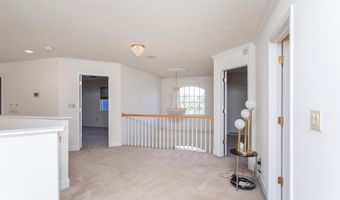 4 Hilander Dr, Albany, NY 12211