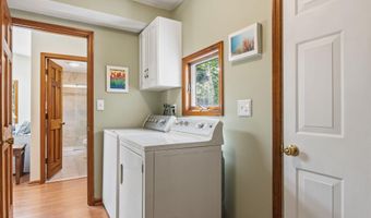 17 Northgate Dr, Albany, NY 12203