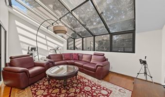 10 Morley Ct, Albertson, NY 11507