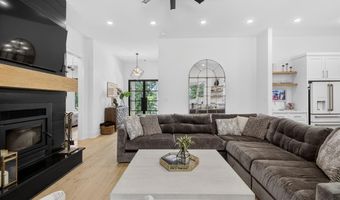 810 Caddo Dr, Benton, AR 72019