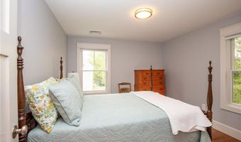 5 Gillies Ct, Newport, RI 02840