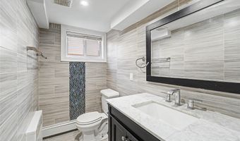 31 Edgemere Dr, Albertson, NY 11507