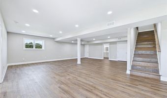 126 Woodland Hills Ct, Alton, IL 62002
