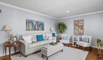 647 Waterford Ridge Dr, Ballwin, MO 63021
