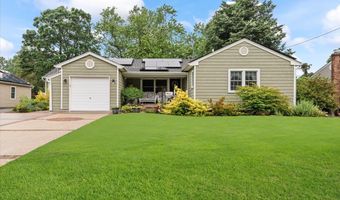 50 Towne St, Amityville, NY 11701