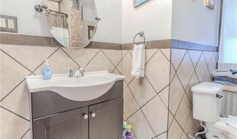 17 Crossmon St, Alexandria Bay, NY 13607