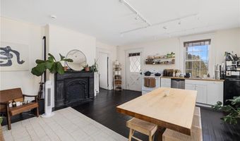 27 Franklin St, Newport, RI 02840