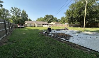 111 W Lee St, Aurora, MO 65605