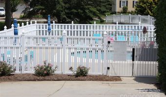 4 Gatehouse Ct, Asheville, NC 28803