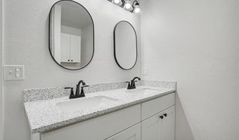 3320 Continental Ct, Altus, OK 73521