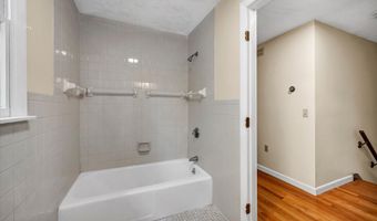 24 Iron Gate Ln, Cromwell, CT 06416