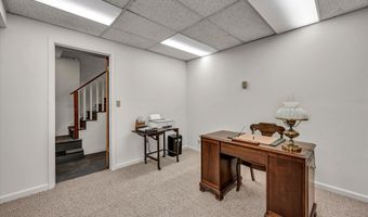 2 Sachem Dr, Cromwell, CT 06416