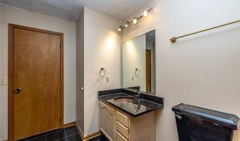1260 Meadowview Ln, Amherst, OH 44001