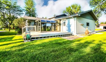 903 Willow Dr, Aberdeen, SD 57401